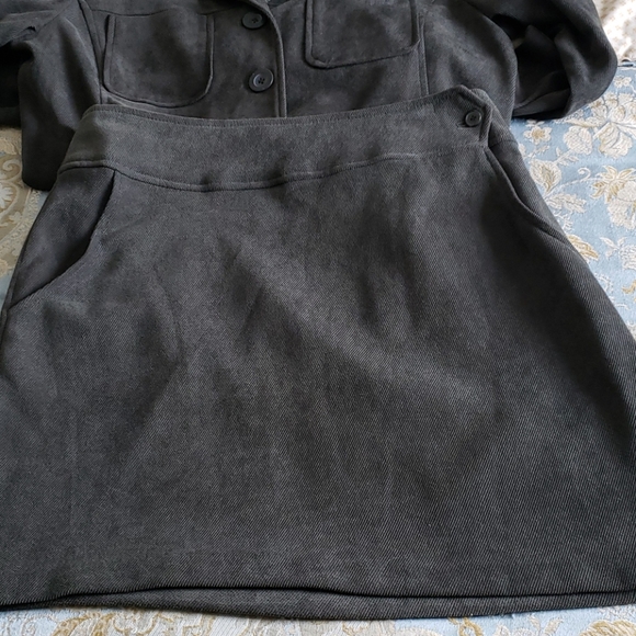 Hillard&Hanson Skirt & Jacket set - Picture 13 of 16